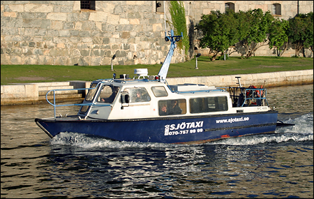 Stina Sj�skum vid Kastellet, Vaxholm 2005-09-17></td>
</tr>
<tr><td colspan=