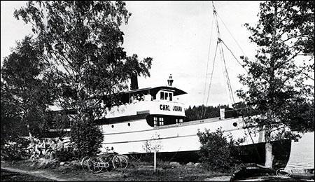 Carl Johan som restaurangb�t vid Sommens strand