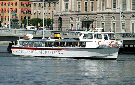 Delfin X vid Str�mbron, Stockholm 2004-07-07