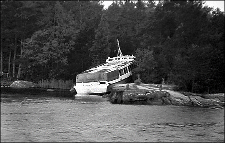 Delfin XI p� land p� Byholmen, S�derm�ja 1976-07-02