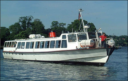 Delfin XI vid Fj�derholmarna, Stockholm 2003