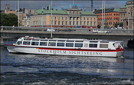 Delfin IV vid Strömbron, Stockholm 2009-07-17