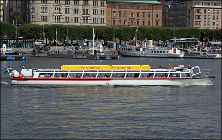 Delfin V p� Ladug�rdslandsviken, Stockholm 2010-08-20