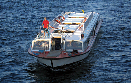 Delfin V vid Karl-Johan slussen, Stockholm 2005-07-02