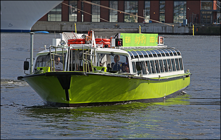 Delfin IX p� Str�mmen, Stockholm 2016-07-12