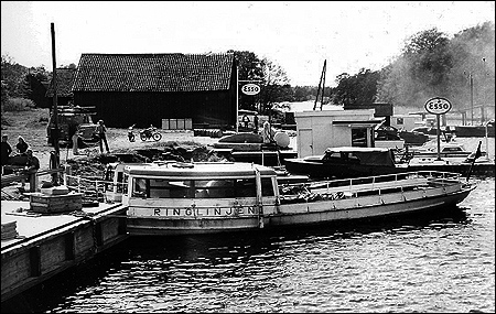 Sjöbuss 5 som sopbåt vid Gruvbryggan, Utö 1970-06-07