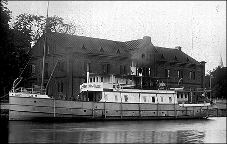 Gustaf Lagerbjelke vid Hamnkontoret, rebro 1890