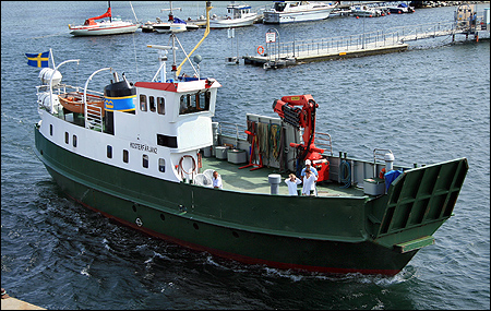 Kosterf�rjan 2 vid V�stra bryggan, Nordkoster 2006-07-08