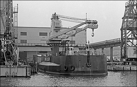 John E Olson vid Lindholmshamnen, G�teborg ca. 1980