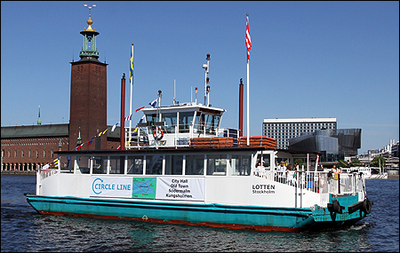 Lotten av Hammarby Sj�stad vid Riddarholmen, Stockholm 2013-06-08