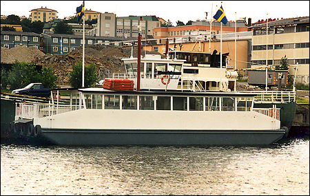 Lotten av Hammarby Sj�stad i Hammarbykanalen, Stockholm 2002-07-24