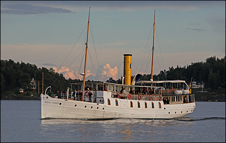 Motala Express p S:a Vaxholmsfjrden, Vaxholm 2013-08-14