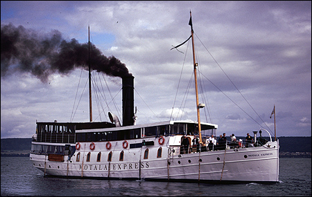 Motala Express vid Visings� hamn 2007-08-18