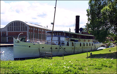 Motala Express vid dockan i Motala 2005-07-14
