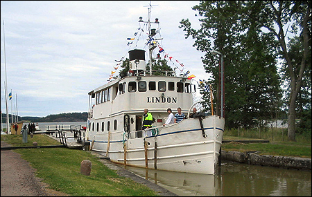 Lindön i Mems första sluss, Söderköping 2008-07-06