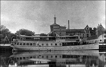 Ragnhild i M�larhamnen, S�dert�lje ca. 1905