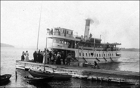 Sandhamns Express vid Gatan, Runmar�