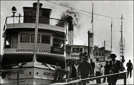 Sandhamns Express vid R�ntm�startrappan, Stockholm ca. 1930