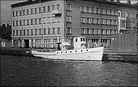 Woglinde i Munksj�n vid S�dra Strandgatan, J�nk�ping